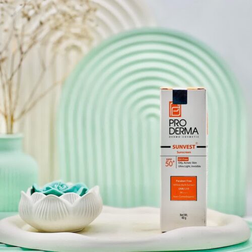 کرم ضد آفتاب فاقد چربی پرودرما SPF50 مناسب پوست چرب و جوشدار