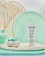 فلوئید مرطوب کننده و آبرسان پوست چرب درماتیپیک