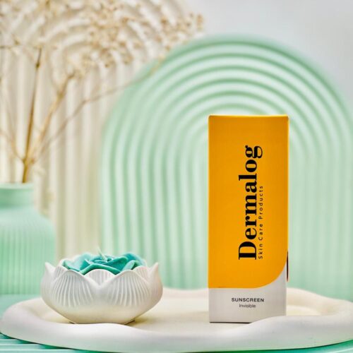 ضد آفتاب بی رنگ درمالوگ SPF50 پوست چرب