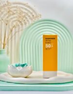 ضد آفتاب بی رنگ درمالوگ SPF50 پوست چرب