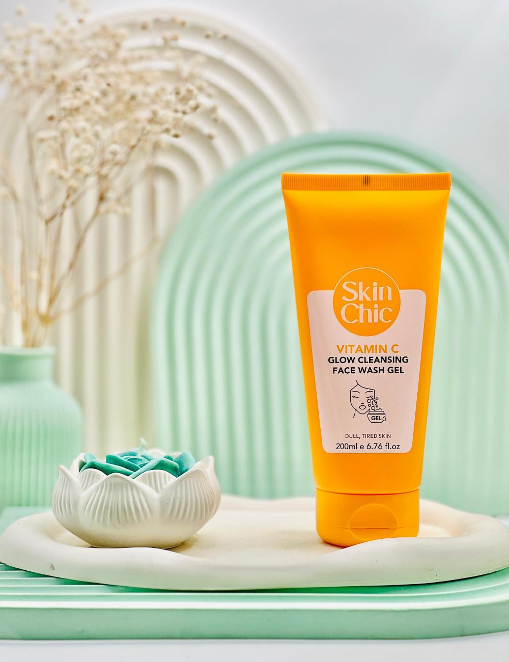 Skin Chic Vitamin C Glow Cleansing Face Wash Gel daroosazam.com ژل شستشو صورت روشن کننده ویتامین سی اسکین شیک