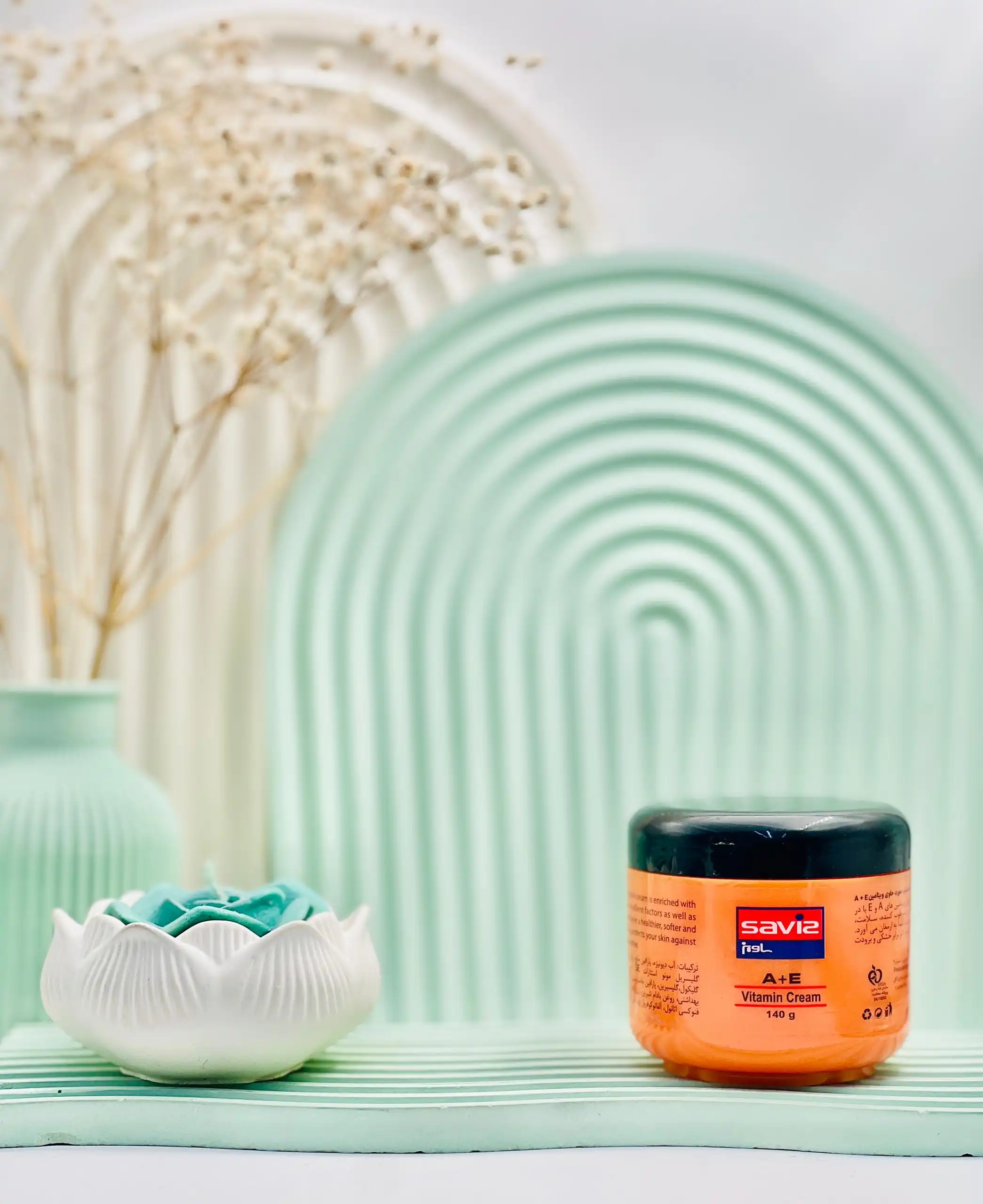 savis a plus e vitamin cream 140 gr daroosazam.com کرم نرم کننده و مرطوب کننده دست و صورت ویتامینه ساویز