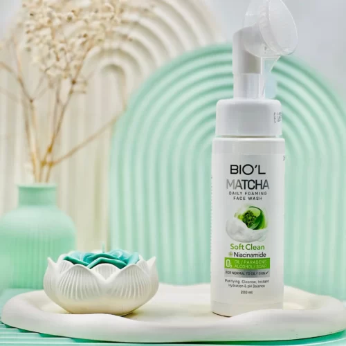 فوم شستشوی صورت ماچا و نیاسینامید بیول