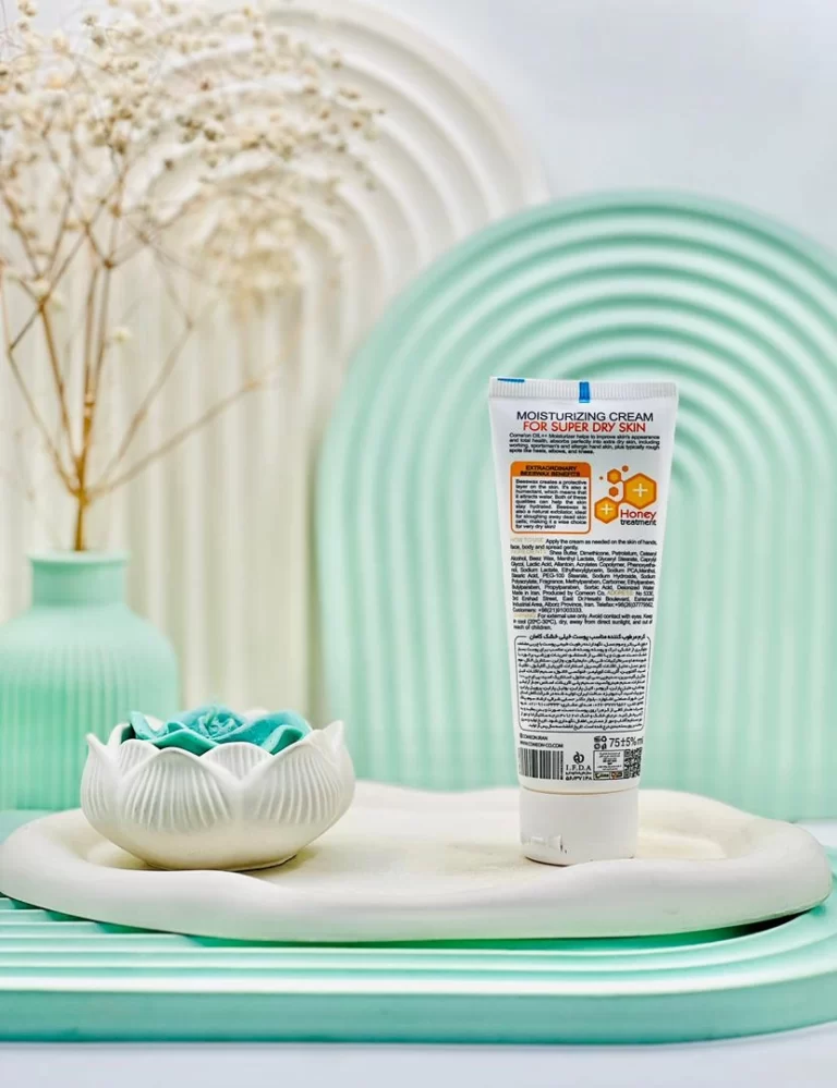 کرم مرطوب کننده اویل تو پلاس کامان