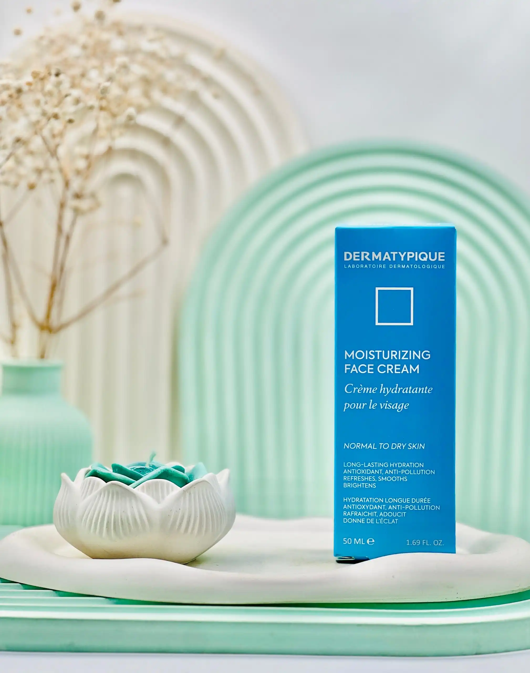 dermatypique moisturizing face cream daroosazam.com 1 کرم مرطوب کننده و آبرسان پوست خشک و نرمال درماتیپیک