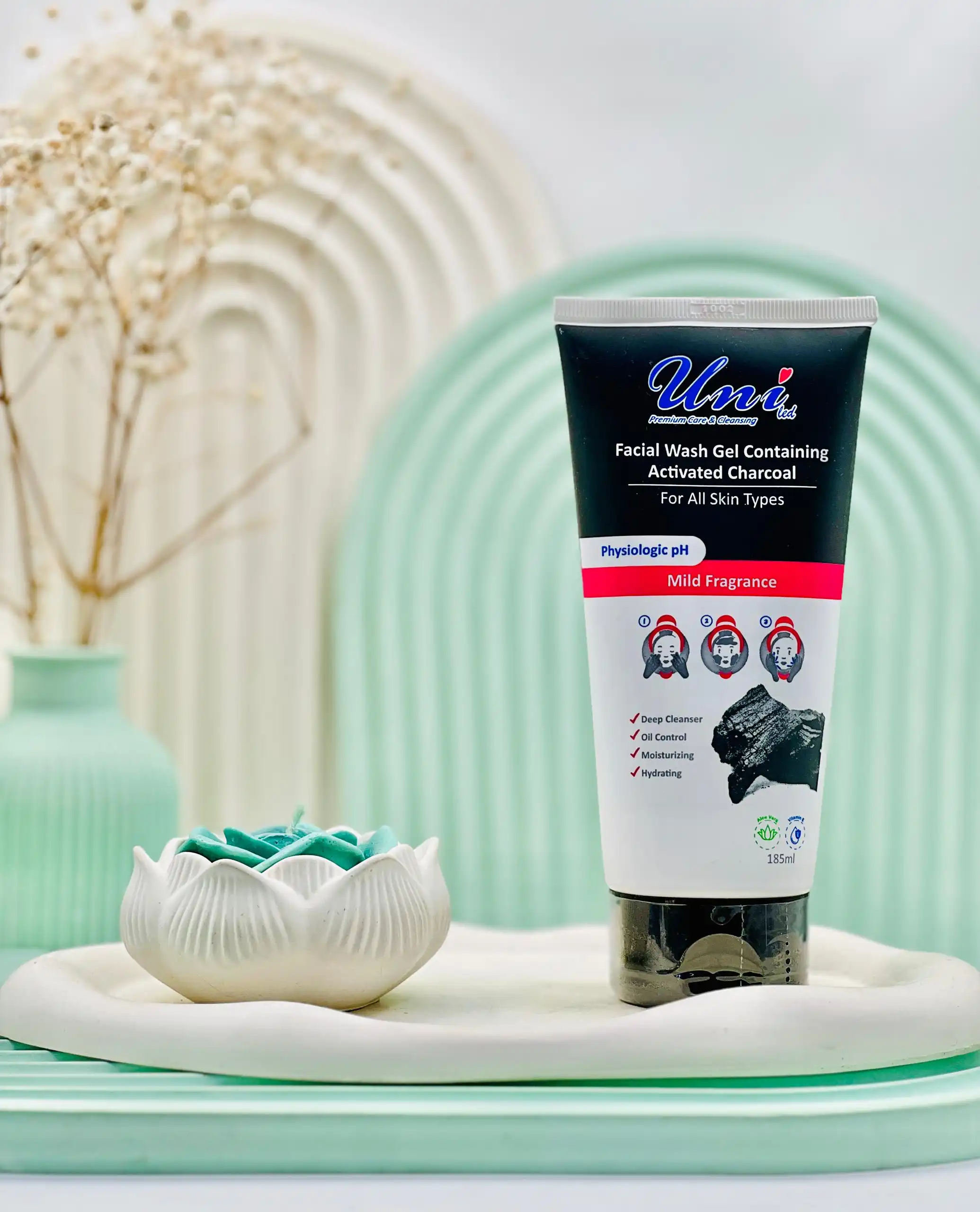 uni facial wash gel containing activated charcoal daroosazam.com 1 ژل شستشوی زغال فعال یونی لد