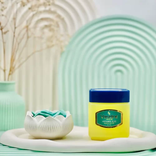 وازلین ویتامینه آناهیتا