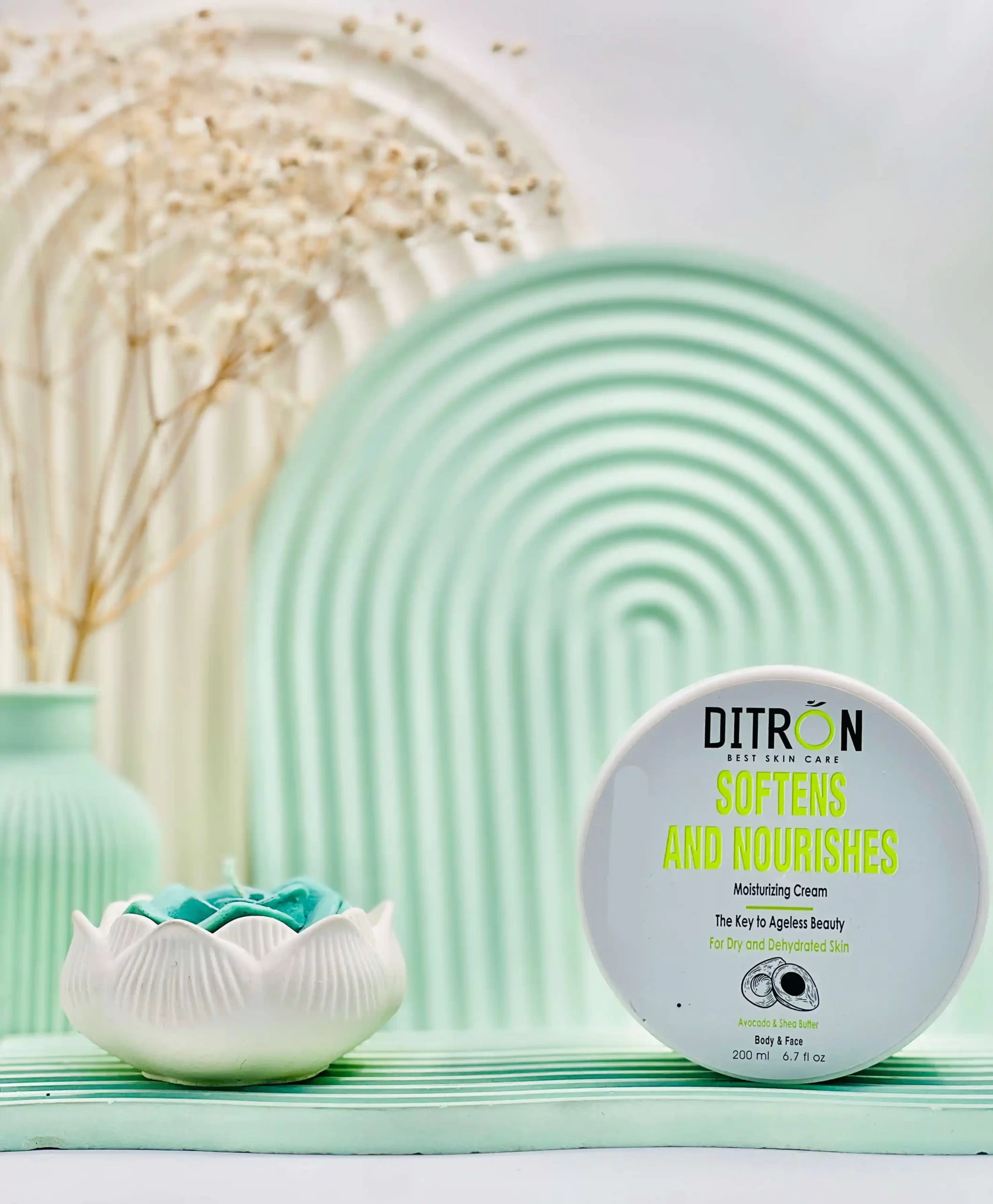 ditron softens and nourshes daroosazam.com 2 کرم مرطوب کننده آووکادو دیترون مناسب پوست خشک