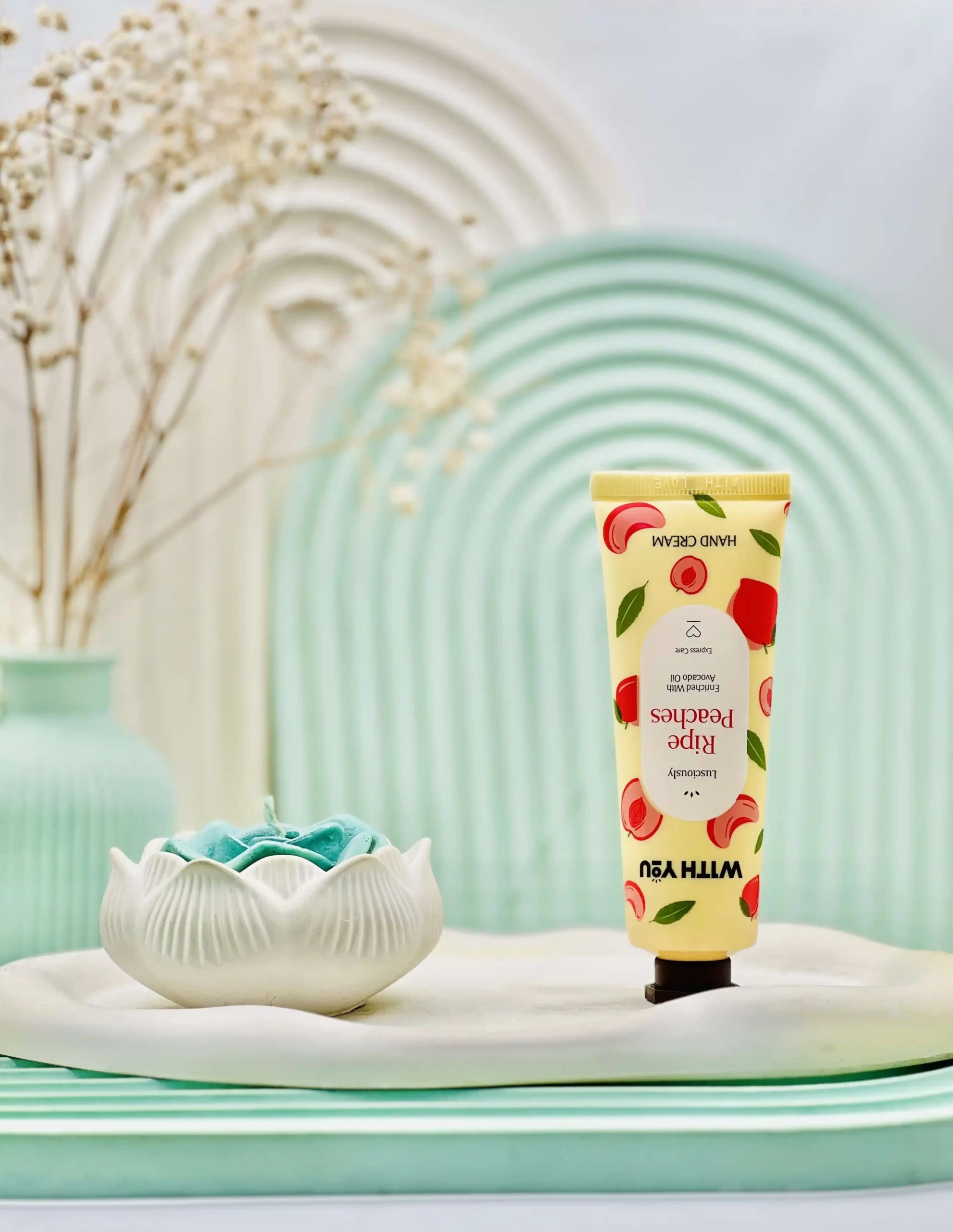 with you ripe peches hand cream daroosazam.com کرم مرطوب کننده دست هلو و روغن آووکادو ویت یو 50 میلی لیتر